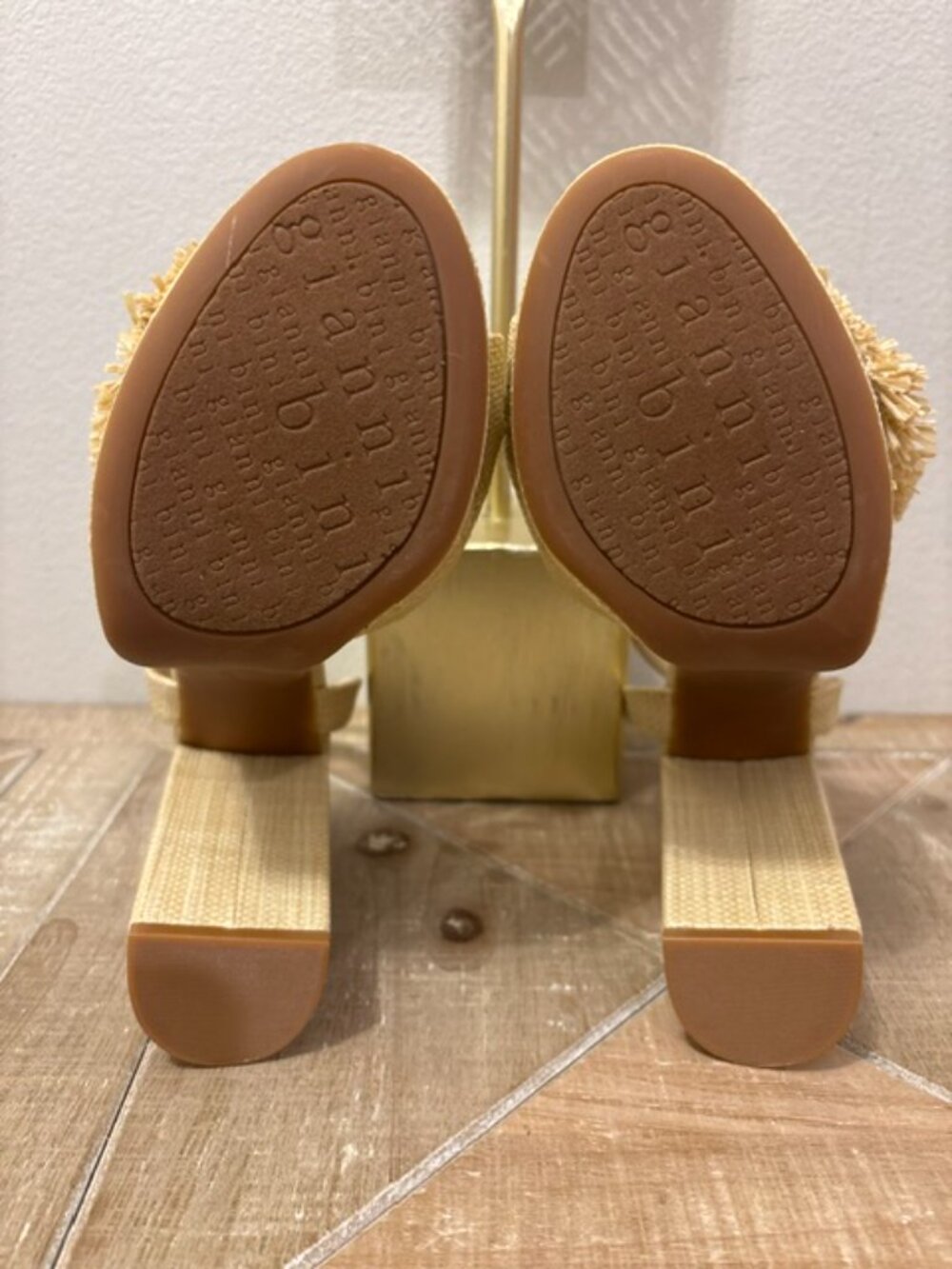 NWOT Gianni Bini Tobias Raffia Platform Sandals Fringe Sizes 7, 8, 8.5 - Picture 2 of 7